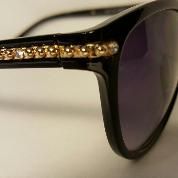 Fashion Sunglasses - Picture 3 of 4